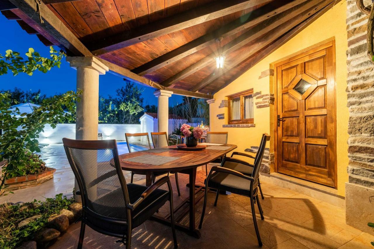 Holiday Home Carla And Dajana Veliki Vareški エクステリア 写真