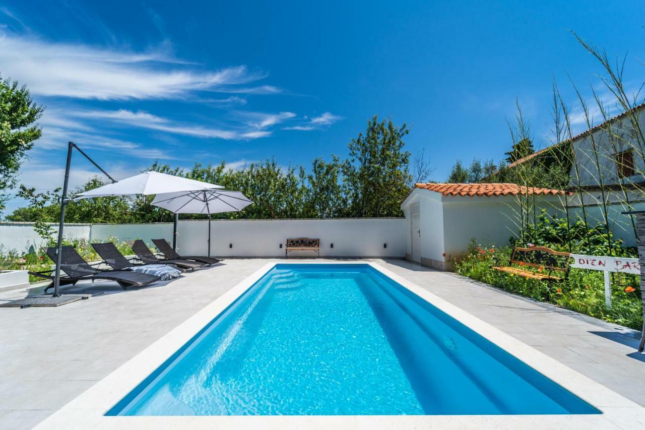 Holiday Home Carla And Dajana Veliki Vareški エクステリア 写真